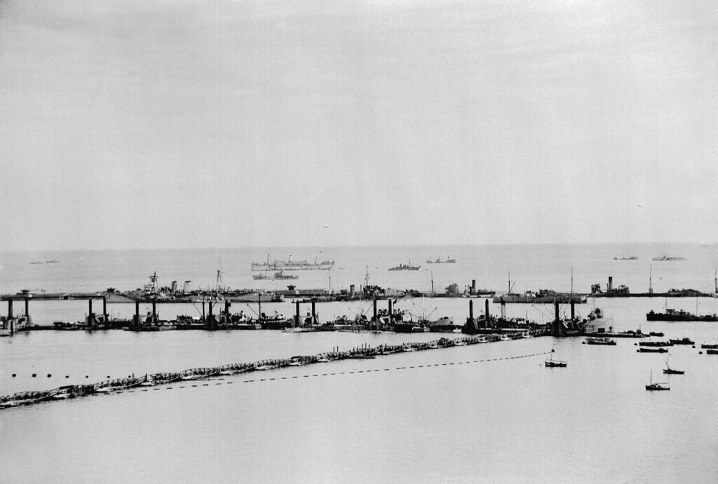 Mulberry Harbour at Arromanches The Mulberry artificial harbour at Arromanches, Normandy, June 1944